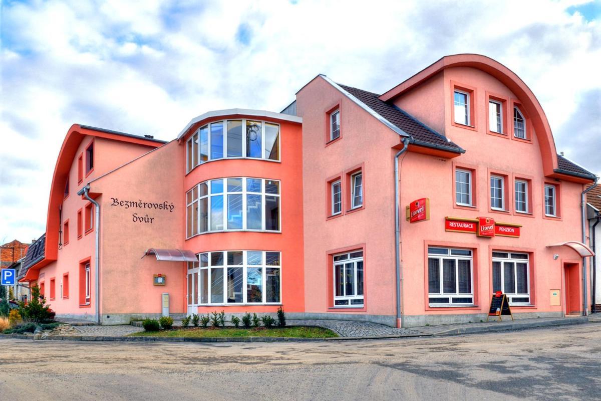 Bezmerovsky Dvur Kroměříž מראה חיצוני תמונה